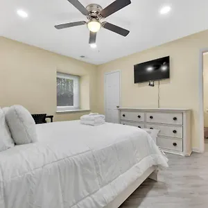 Cozy 2 Bedroom Duplex In Charlotte, Jacuzzi, Sleeps 6 2 Charlotte